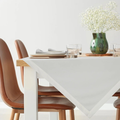 Obrus ​​MELINDA 85x85 cm biely z hladkého zamatu s ozdobným prúžkom