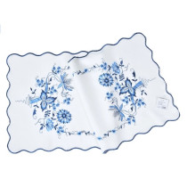 Vyšívaný modro biely 40x90 cm behúň - stredová šerpa 5898 Vyšívaný modro biely 40x90 cm behúň - stredová šerpa 5898