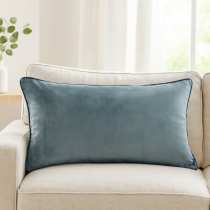 Zamatový vankúš GAJA 30x50 cm - jemne modrá