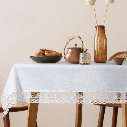 Vyšívaný biely obrus 140x260 cm s krajkou