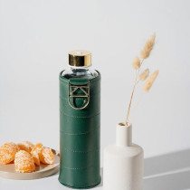 Sklenená fľaša EQUA MISMATCH Green Forest, 750 ml v koženkovom obale Sklenená fľaša EQUA MISMATCH Green Forest, 750 ml v koženkovom obale