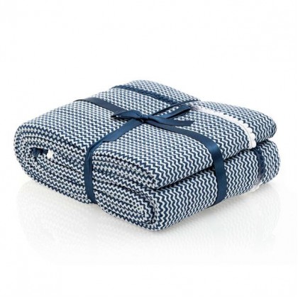 Jemný tkaný prehoz na pohovku aj posteľ COMFORT s brmbolcom modrý 170x230 cm