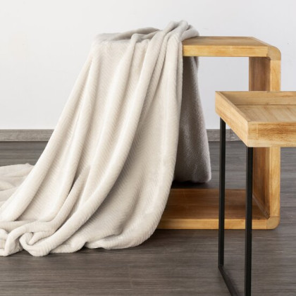 Deka CINDY5 krémová s vyrazeným vzorom rybej kosti