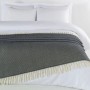 Jemný tkaný prehoz na pohovku aj posteľ DIAMANT tmavo sivá 200x240 cm.