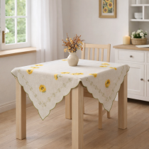Jemný obrus 85x85 cm vyšívaný so slnečnicou 2951 Jemný obrus 85x85 cm vyšívaný so slnečnicou 2951