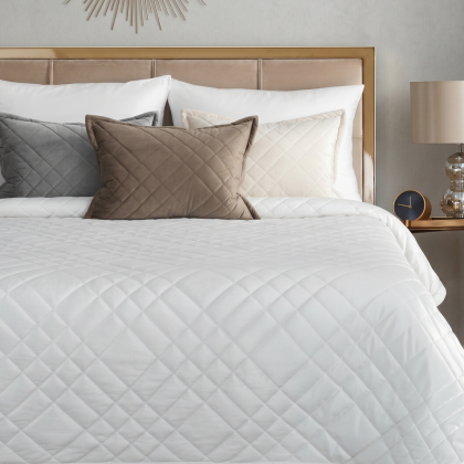 Zamatový glamour prehoz - paplón 170x210 cm RIA 6 biely