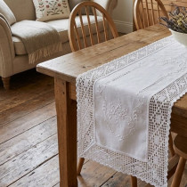 Vyšívaný biely behúň - šerpa  40x90 cm 6937