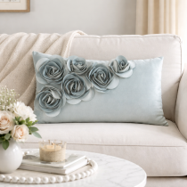 Zamatová obliečka na vankúš FLORES, 3D ruže