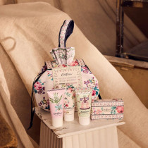 Cestovná sada v taštičke 4ks krém na ruky, telový krém, gél, mydlo