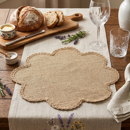 Okrúhle jutové prestieranie BOHO v tvare kvetu