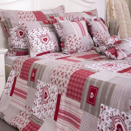 Flanelové posteľné obliečky Patchwork červený so srdiečkom Flanelové posteľné obliečky Patchwork červený so srdiečkom