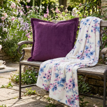 Obliečka na vankúš Villa 60 x 60 tmavo fialová