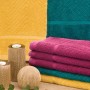 Kúpeľňový koberček REINA LINE vyrobený z froté bavlny, dobre sajúci vodu, amarant